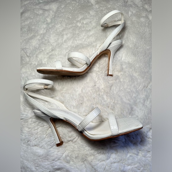 Marc Fisher Heel; size 6 - Picture 1 of 9